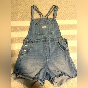 Levi’s premium denim overall short size M. New without tags.